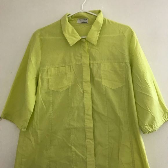 Lime light green button up top shirt with short mid sleeves - Picture 4 of 5